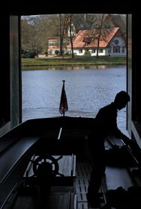 Die MARIE gut verteut im Bootshaus am Meierei-See (Foto: Konstantin Zigmann)