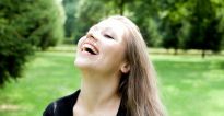 Portrait von Julia Bachmann im Bürgerpark, Foto: Musikalischer Gartensalon