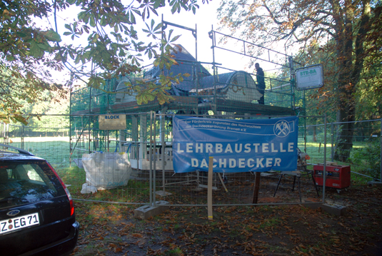 Die Dachdeckerinnung renoviert das Gerdes-Pavillon